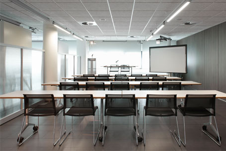 mampara de oficina cristal en recepci�n con luminaria led